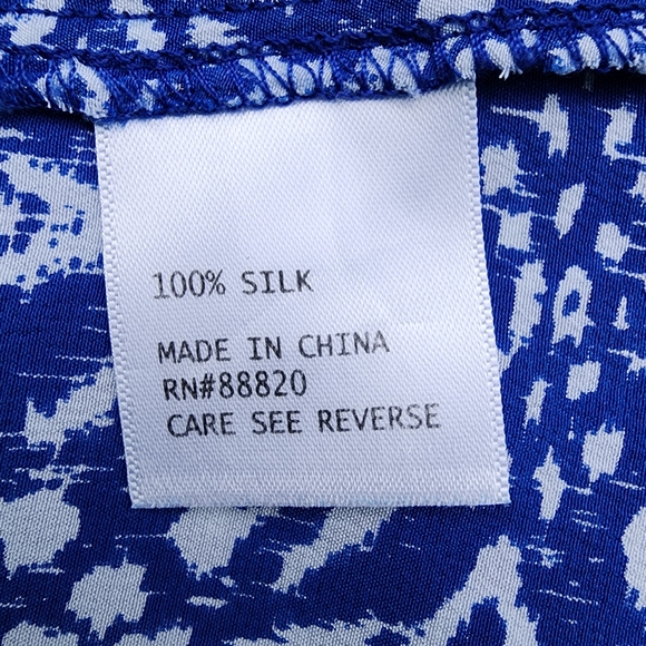 NWOT   BLUE & WHITE 100% SILK SLEEVELESS BLOUSE BY CYNTHIA ROWLEY - SIZE… - Picture 8 of 10